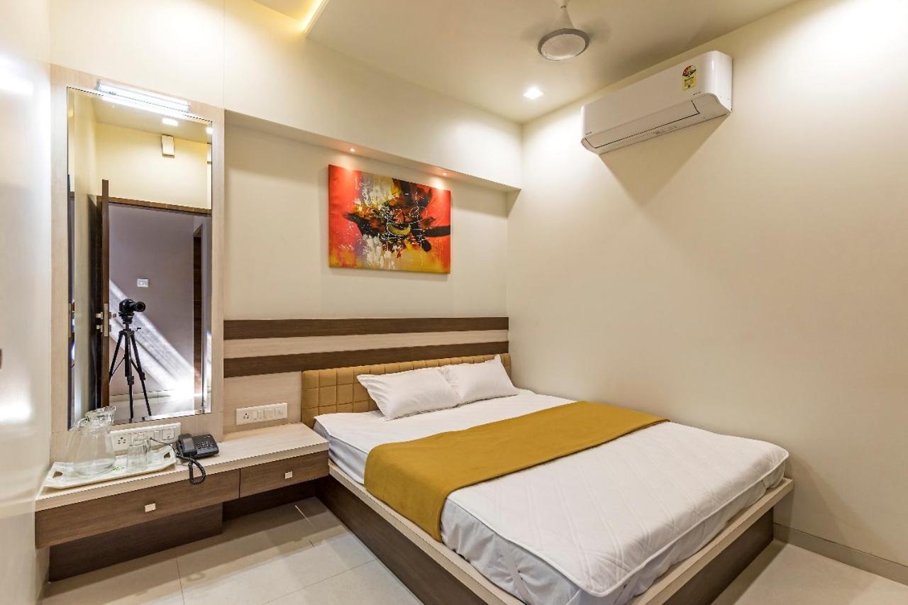 Hotel Rajlaxmi Grand Kolhapur Exterior photo